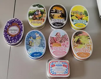 7 boite anis de flavigny et 1 boite pastilles