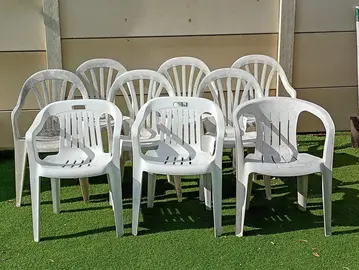 9 chaises