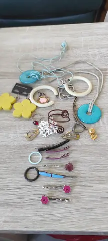 LOT DIVERS BIJOUX FANTAISIE