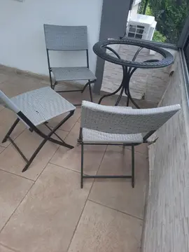 Lot de 3 chaises et table ronde