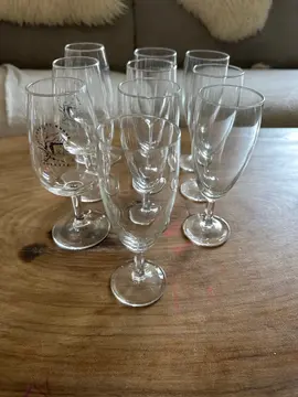 Lot de verres à vin et flutes
