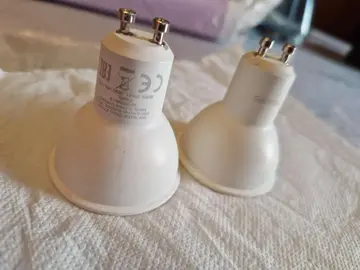 2 ampoules spots 3W 3000k 230lm 27mhz PHILIPS