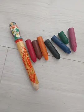 gros crayons jeune enfant