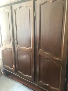 armoire ancienne bon état et meuble de rangement bois clair