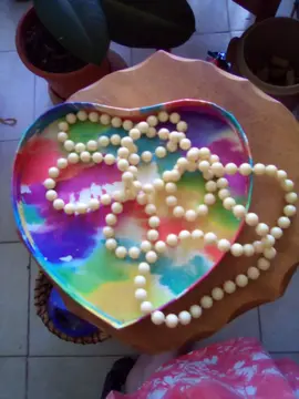 collier perles blanches en plastique