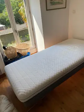 lit + matelas 1 place 2m de long IKEA