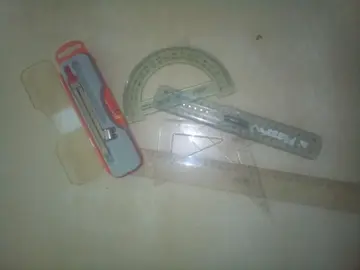 Règle, équerre, compas
