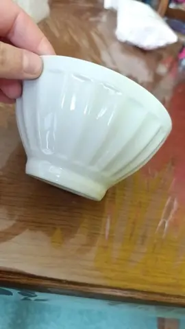 Donne un bol en très bon état