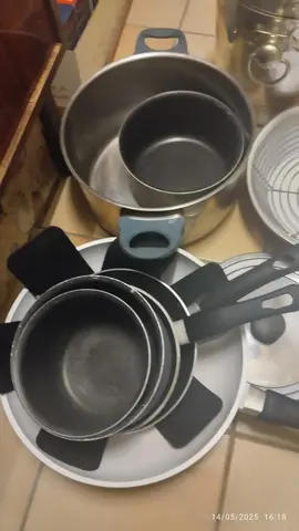 lot de poeles casseroles etc