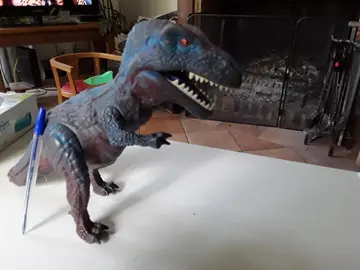 dinosaure en plastique