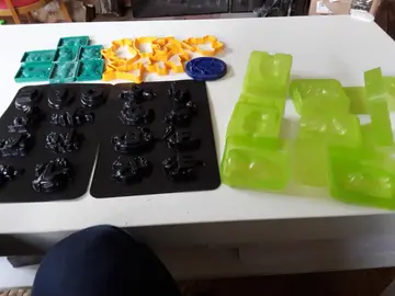 differents moules pour platre ou pâte à modeler
