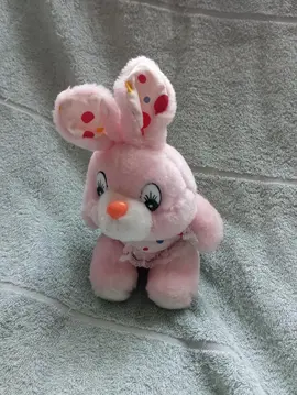 Donne peluche lapin
