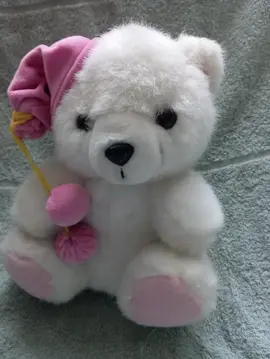 donne peluche avec bonnet et oompoms