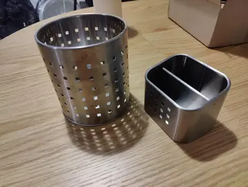 2 pots à couverts
