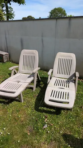 Donne deux bains de soleil