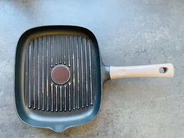 POELE A GRILLER CARREE AVEC POIGNEE