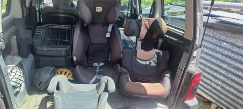 sièges auto et réhausseur