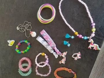 Lot bijoux enfant