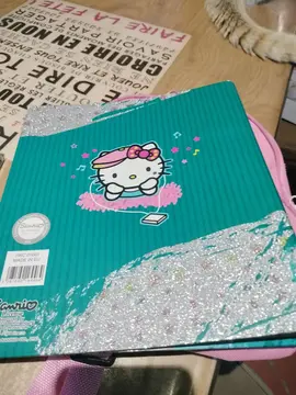 classeur hello Kitty