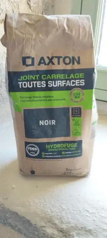 Joint pour carrelage de couleur noire