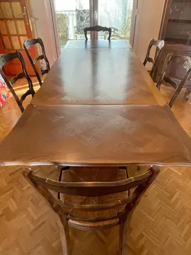 Table de salle à manger en bois + 6 chaises