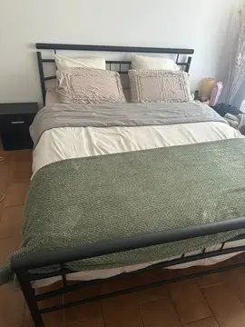 donne en urgence lit 160 avec matelas aujourd’hui vendredi 16 mai ou demain samedi 17 mai