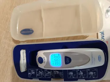 thermomètre à mesure frontale et auriculaire