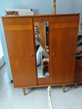armoire vintage