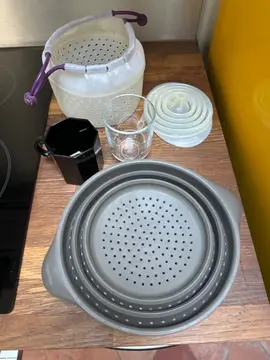 tasse, verre, passoires et entonnoir