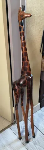 1 statue girage et un cadre girafe