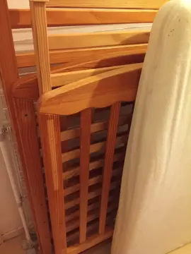 lit à barreaux bébé en bois