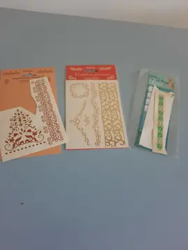 Donne lot de 3 tatouages éphémères dont 1 neuf sous blister