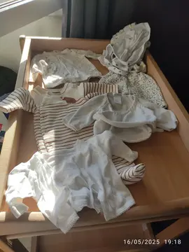 vêtements bébé 0 ,1 et 3 mois