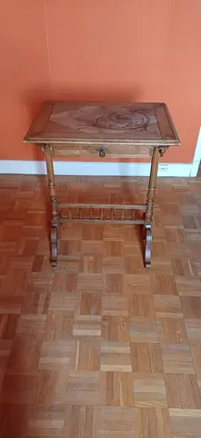 Table de chevet au charme rustique