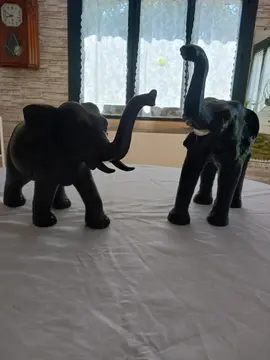 2 statuettes d'éléphants