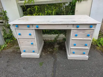 Bureau enfant pin