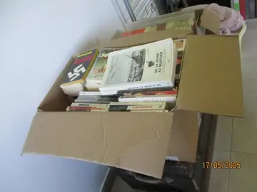 carton de livres de poche