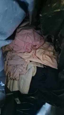 lot de vêtements à donner enfants ( bébé- 1AN 2ANS)