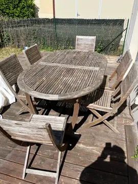table de jardin en bois avec 6 chaises