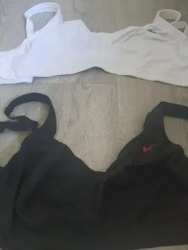 femme Soutien gorge blanc et noir taille 100