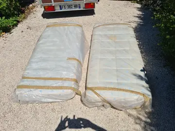 1 lit + 1 sommier +/- 2 matelas