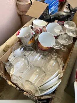 lot vaisselle - verres, tasses, soucoupes