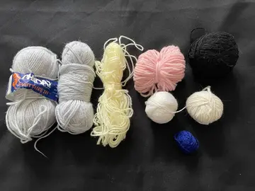 Lot de pelotes entamées diverses couleurs