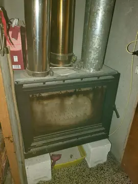 un insert poele à bois (double combustion)