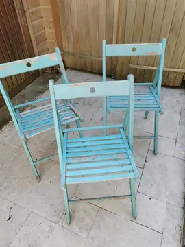 Donne 3 chaises