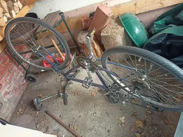 vélo assez abîmé, pour pièces