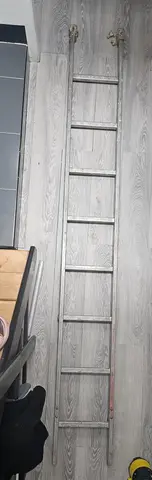 À donner : morceau d echelle 2m60 transformable 3 plans. Bon ét