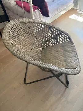 petit salon d’extérieur 2 fauteuils et une petite table