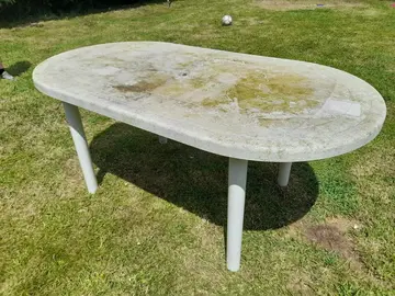 table de jardin et 5 chaises
