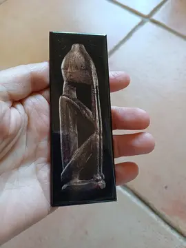 magnet statuette